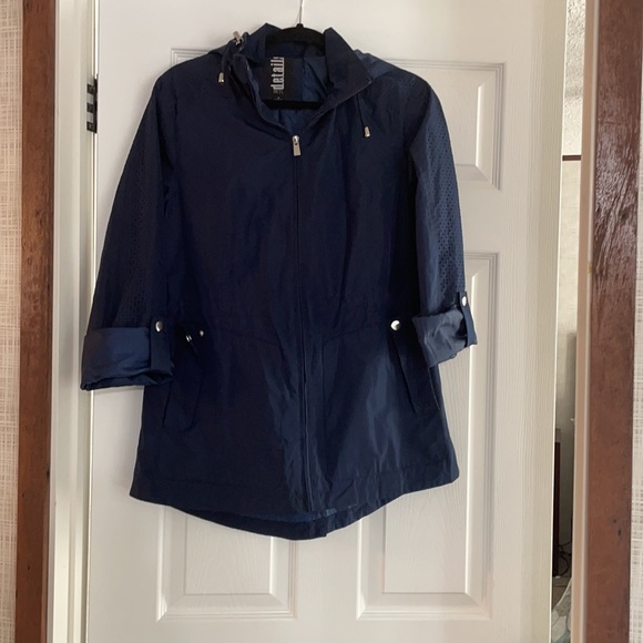 Fall into this navy blue wind and water-resistant jacket - Picture 3 of 6